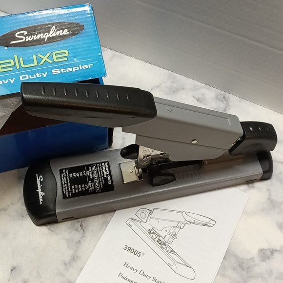 Swingline deluxe heavy duty stapler color gray new in the box - Picture 5 of 6